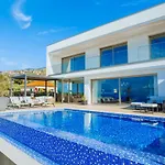 Villa Le Maison Deluxe Madeira - Where Peace Is Breathed And Luxury Is Felt!