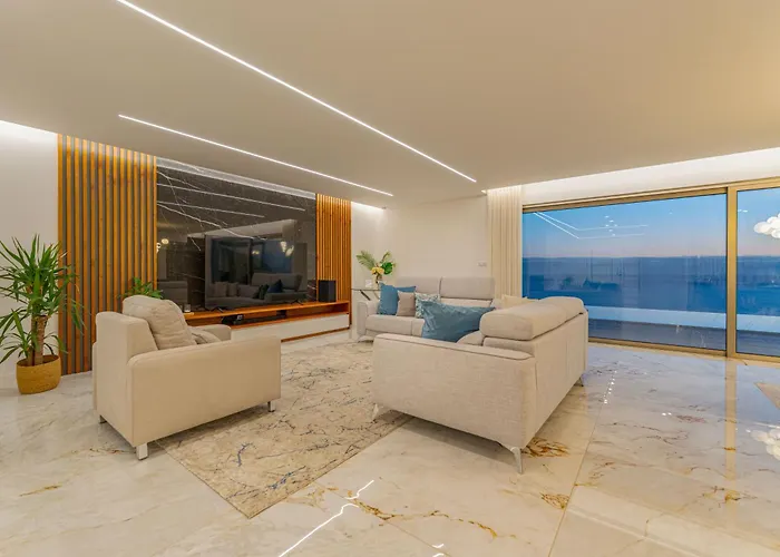 Le Maison Deluxe Madeira - Where Peace Is Breathed And Luxury Is Felt! 里贝拉布拉瓦