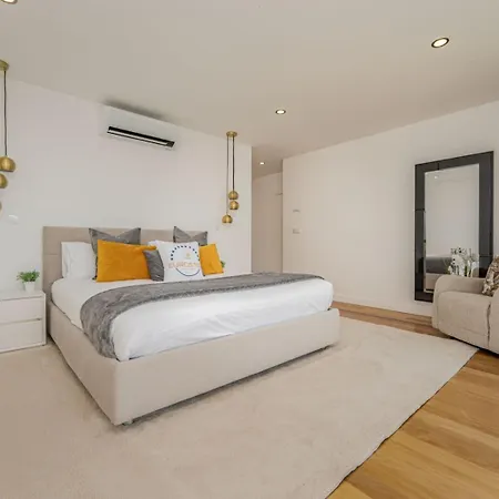 Le Maison Deluxe Madeira - Where Peace Is Breathed And Luxury Is Felt! Villa