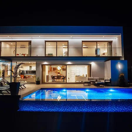 Le Maison Deluxe Madeira - Where Peace Is Breathed And Luxury Is Felt! 리베이라브라바