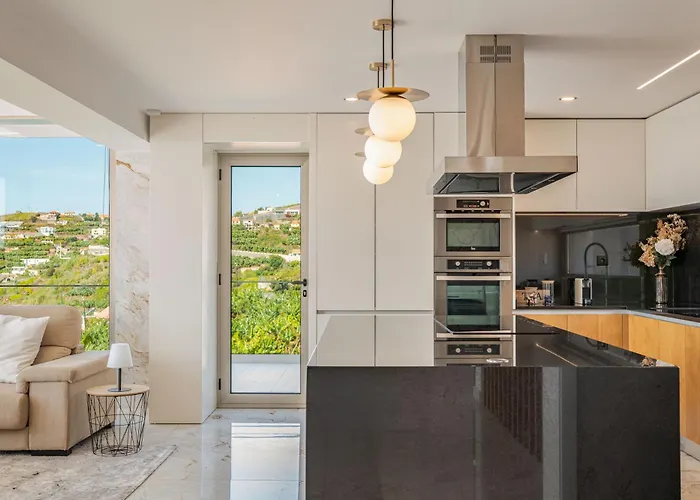 Le Maison Deluxe Madeira - Where Peace Is Breathed And Luxury Is Felt! 리베이라브라바