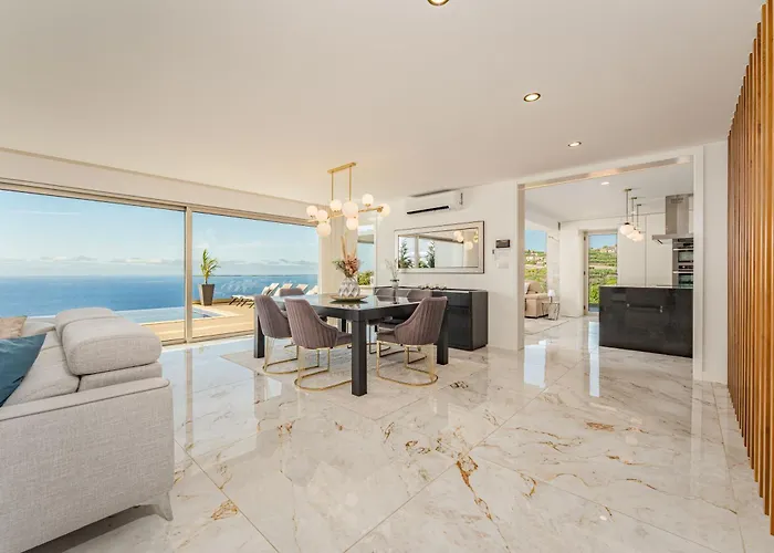 Le Maison Deluxe Madeira - Where Peace Is Breathed And Luxury Is Felt! 리베이라브라바