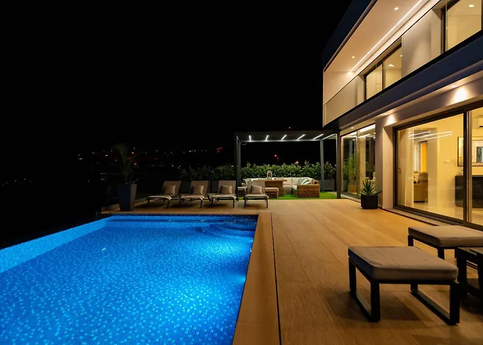 Le Maison Deluxe Madeira - Where Peace Is Breathed And Luxury Is Felt!